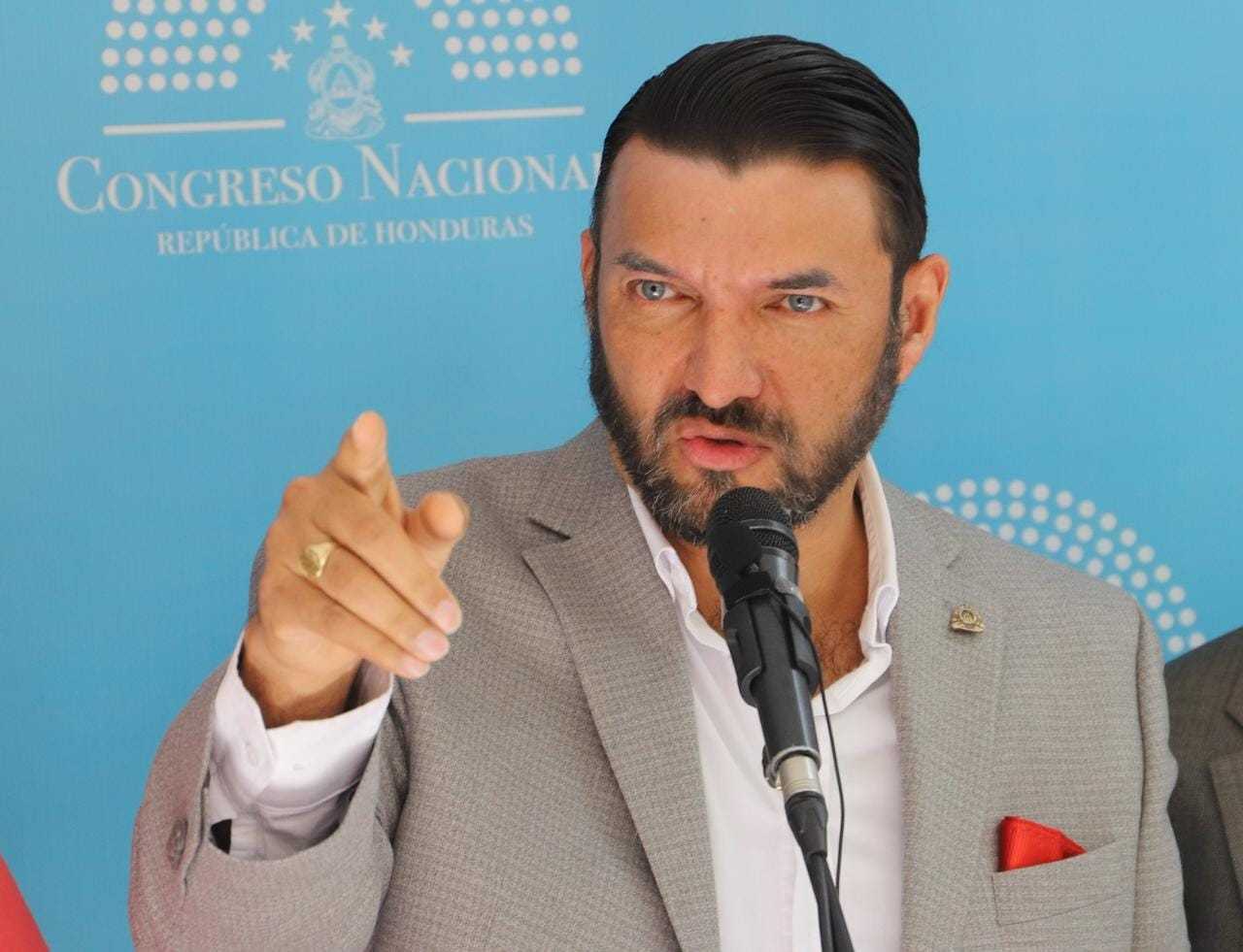 Vicepresidente Rasel Tomé recibe propuesta de creación del Instituto Nacional de Medicina Legal y Ciencia Forense de Honduras